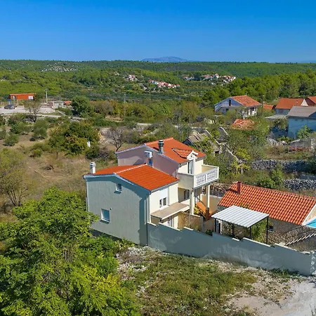 4 Bedroom Stunning In