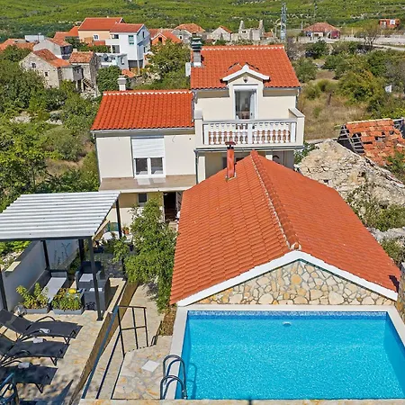 4 Bedroom Stunning In *