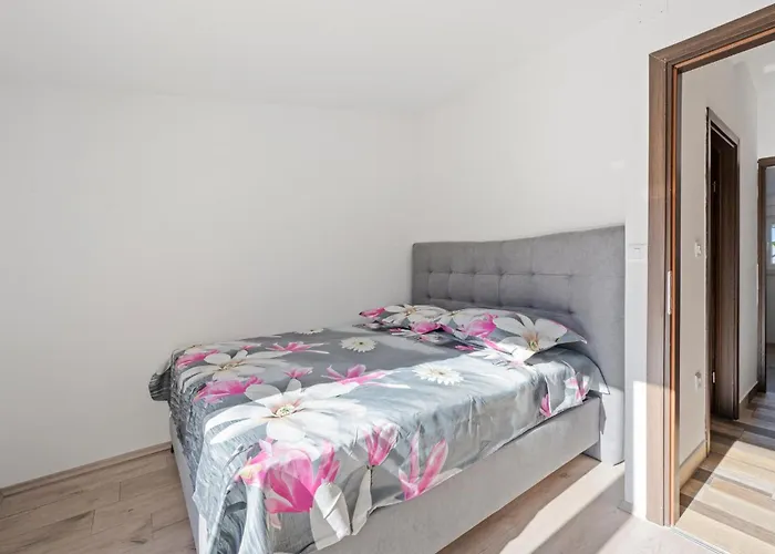 4 Bedroom Stunning In Semesterbostad *