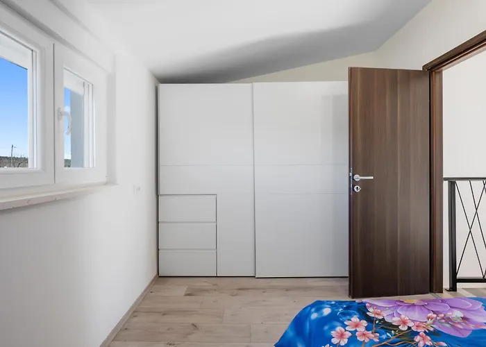 4 Bedroom Stunning In Semesterbostad Skradin