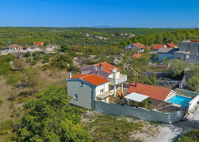 4 Bedroom Stunning In