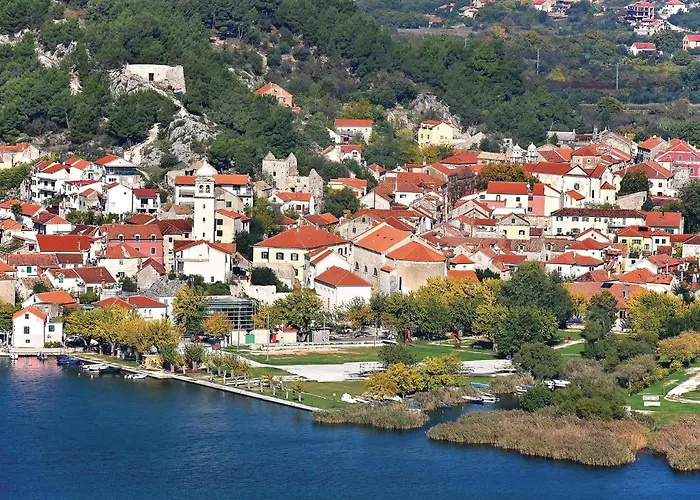 4 Bedroom Stunning In Dom wakacyjny Skradin