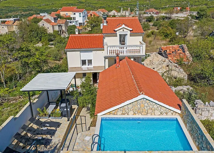 4 Bedroom Stunning In *