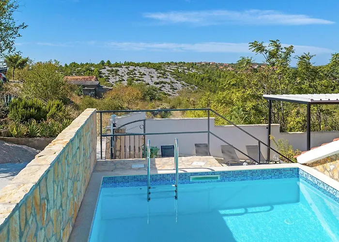 4 Bedroom Stunning In Dom wakacyjny Skradin